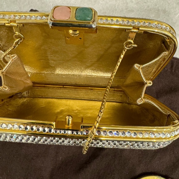 Judith Leiber cocktail bag with gold chain. Bag is in mint condition. Comb too - Picture 4 of 4